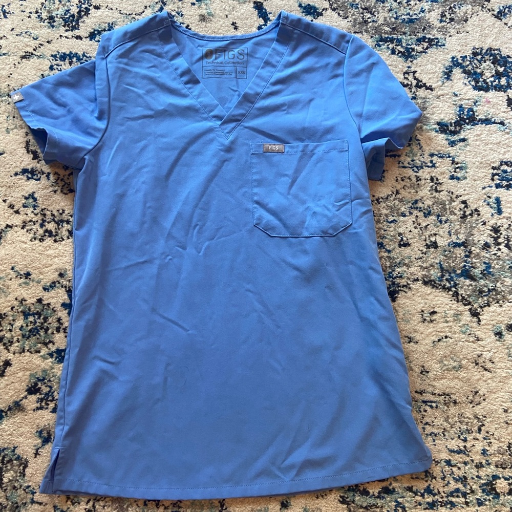 Womens figs caterina one pocket scrub top. Ciel blue
